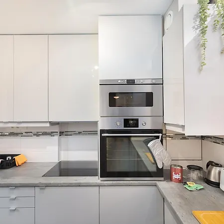 Cosy'n Paris - Parking Secure - Metro 14 - Wifi - Terrace - Premium Bedding Apartment *